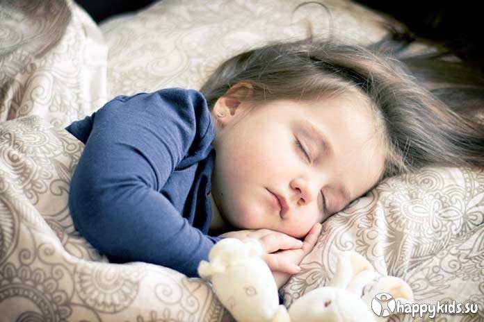 Ребенок скрипит зубами во сне: почему и что делать?