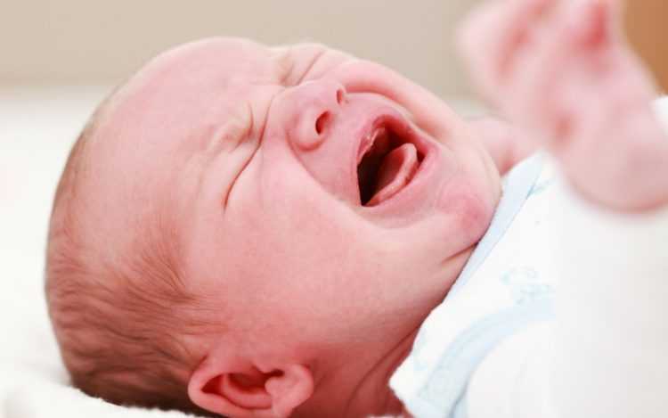 Чем успокоить животик у новорожденных: лекарство от коликов