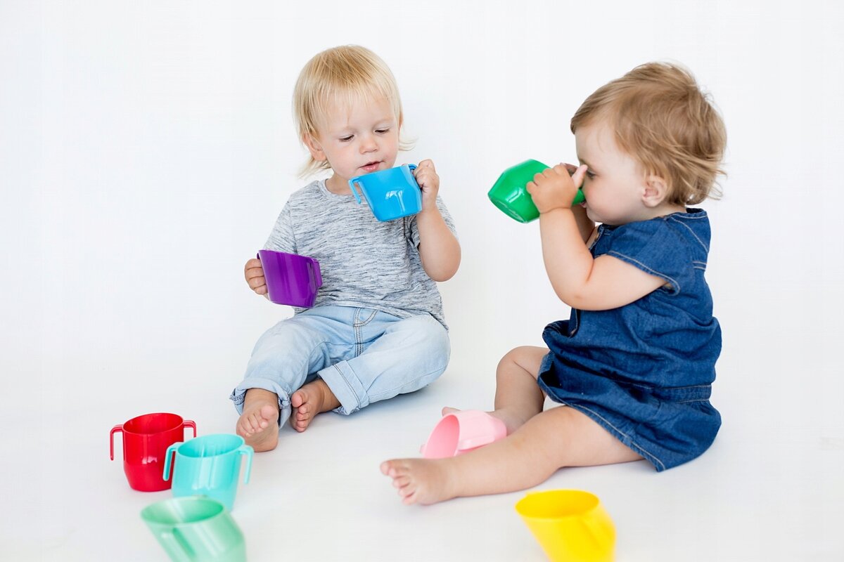 Ребенок много пьет воды: норма это или признак заболевания, причины жажды в год, в три, 6 лет, какие последствия большого приема жидкости