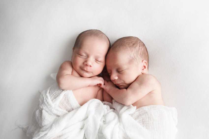 Особенности воспитания двойняшек и близнецов