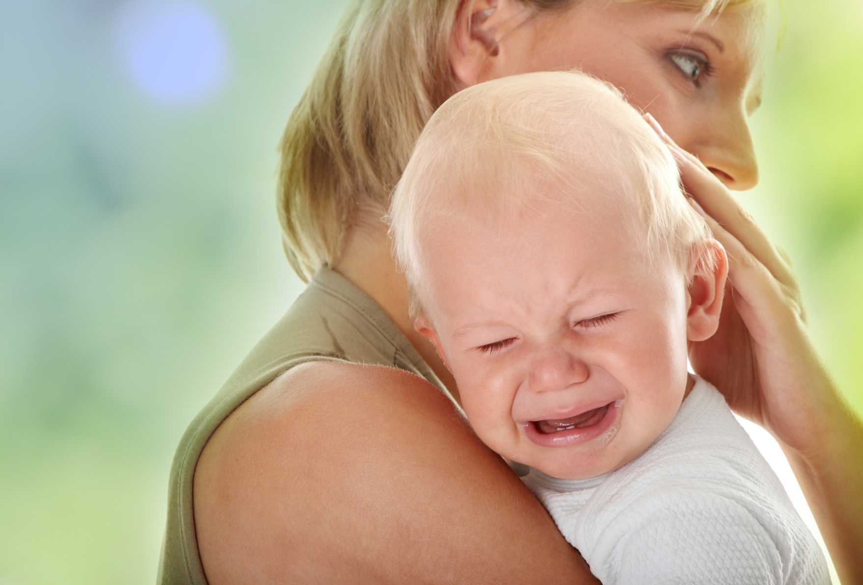 Как успокоить плачущего ребенка | уроки для мам