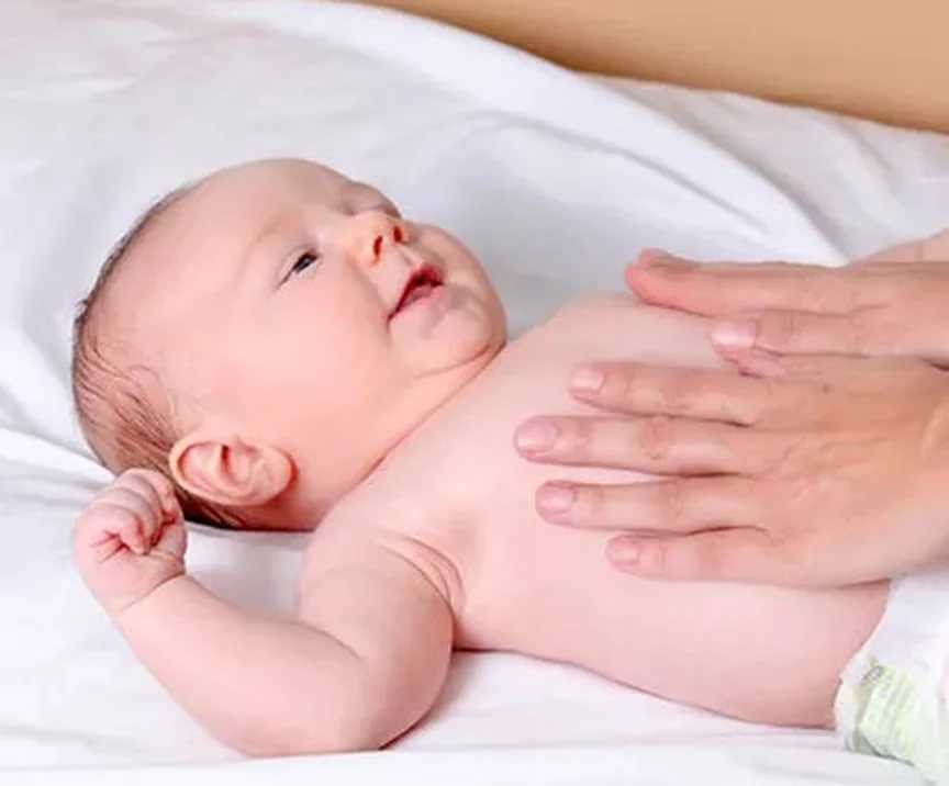 Болит живот у новорожденного: что делать, если у грудничка колики - лекарства и массаж