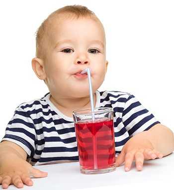 Топ-10 способов как напоить ребенка водой: играя, без истерик и скандалов