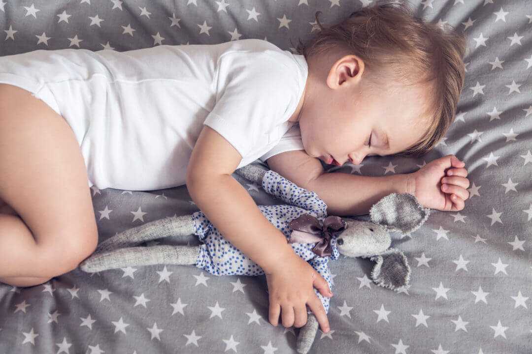 Бывают такие дни когда ребенок долго засыпает Что делать маме Можно ли добиться чтобы ребенок засыпал быстро и желательно сам Ответ в статье