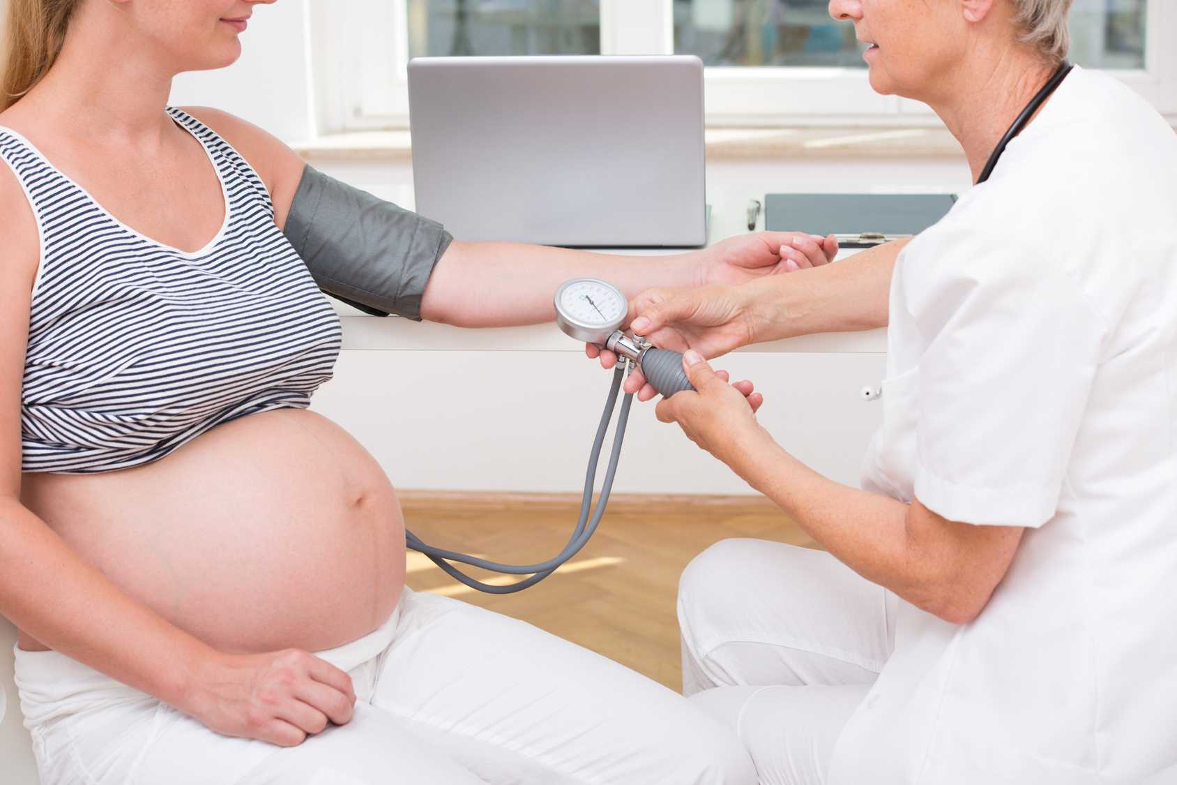 Причины и последствия маловодия при беременности