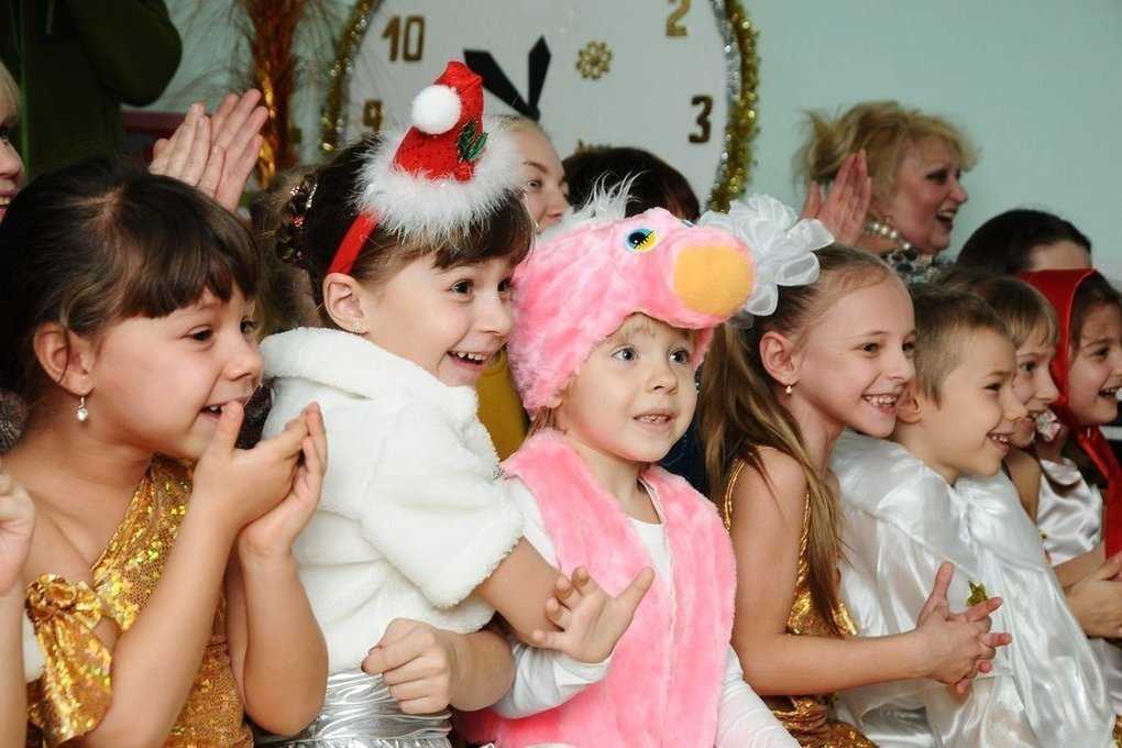 Родители просят разрешить присутствовать на утренниках в детских садах // нтв.ru