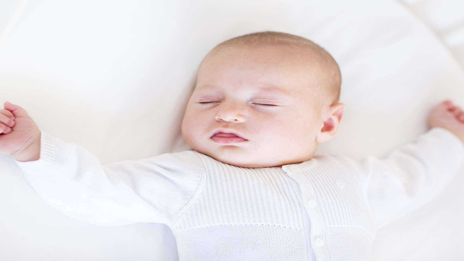 Ребенок сильно потеет во сне: причины и последствия | во сне