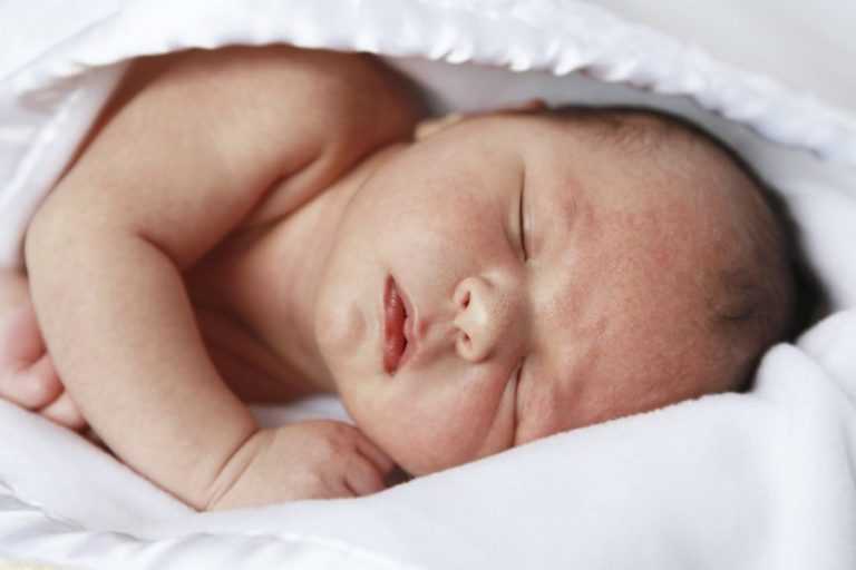 Что делать при икоте у новорожденных и грудничков после кормления?