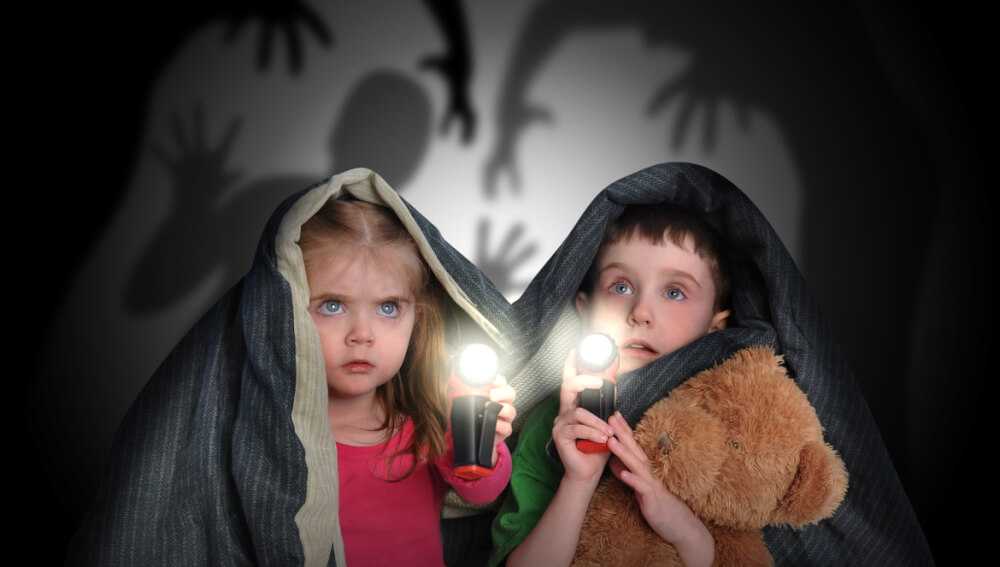 Ребенок боится темноты - почему, что делать, советы психологов