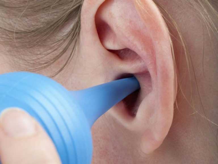 Почему закладывает уши – это серьёзный симптом или ерунда, которая сама пройдёт? заложило ухо: что делать в домашних условиях