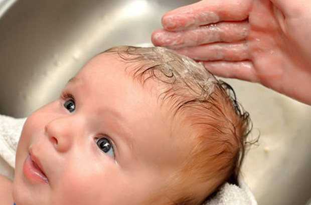 Корочки на голове у грудничка: как убрать у младенца по комаровскому, как удалить желтые чешуйки и коросты у ребенка