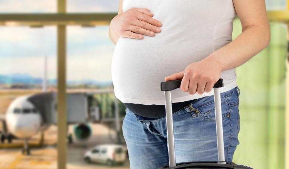 Можно ли беременным летать на самолёте: риски