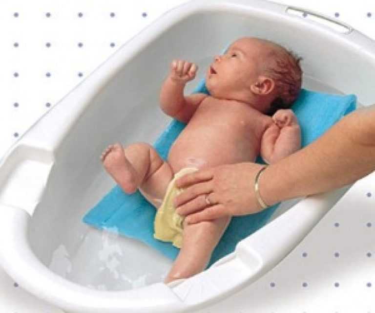 Температура воды для купания новорожденных: идеальные показатели и временные рамки для процедур