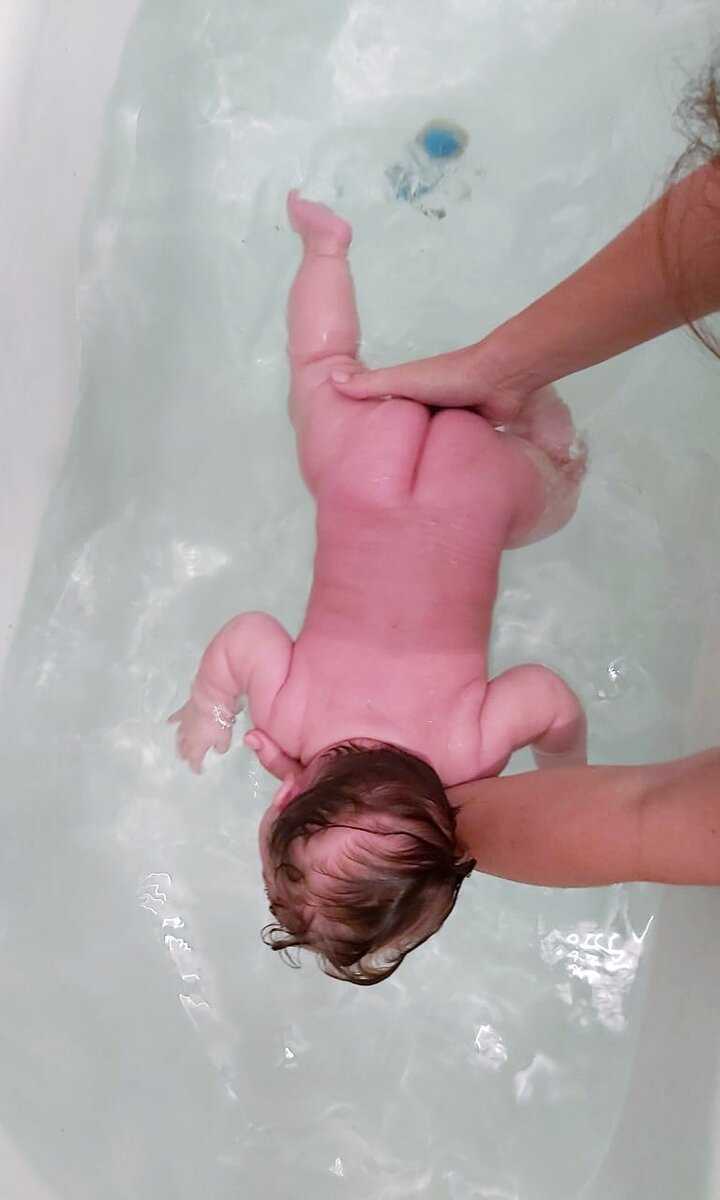 С появлением младенца в жизнь родителей появляется много новых дел забот и вопросов Один из них: какой же должна быть температура воды для купания младенца