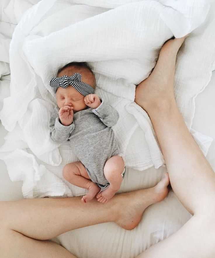 Как правильно держать новорожденную девочку? | мамина любовь
