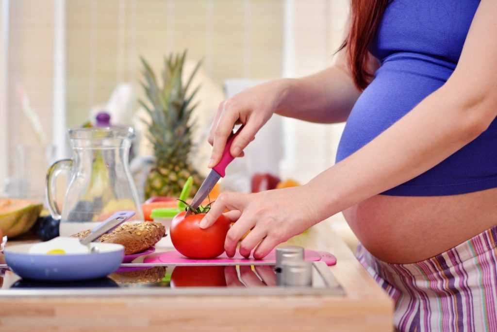 Какие фрукты полезны во время беременности, таблица пищевых веществ в фруктах и ягодах