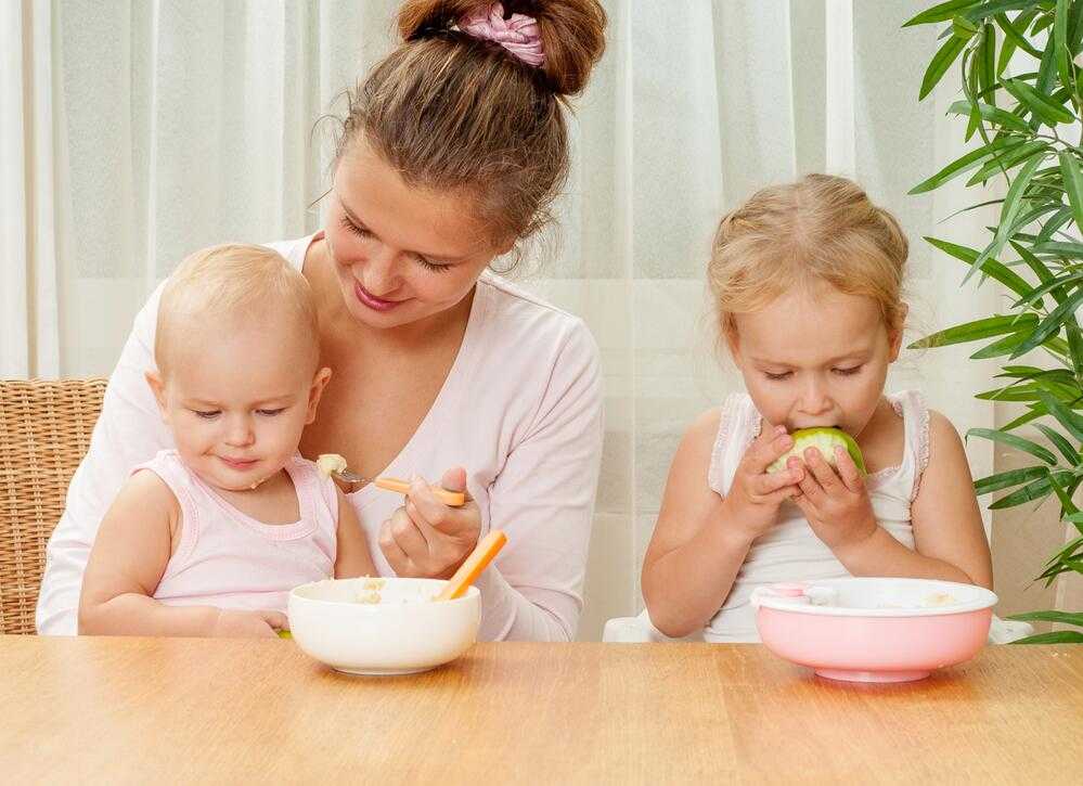 Как научить ребенка жевать пищу?