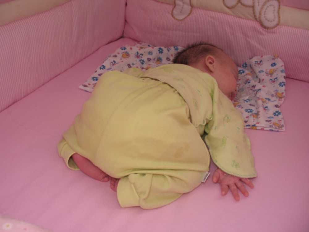 Можно ли новорожденному спать на животе  2020
