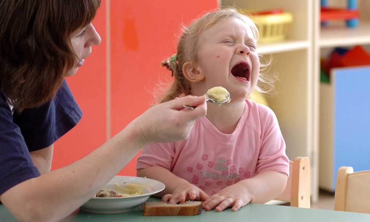 Ребенок давится едой | уроки для мам