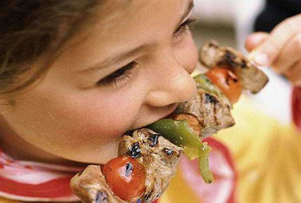 Ребенок не ест мясо – почему, что делать
