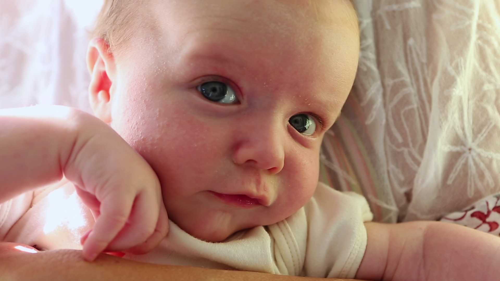 Трясется нижняя губа при плаче у новорожденного — детишки и их проблемы