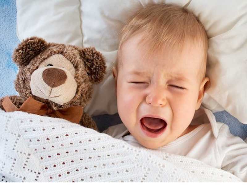 Почему ребенок плохо спит ночью, часто просыпается? когда ребенок начинает спать всю ночь? ребенок не спит ночью – что делать?
