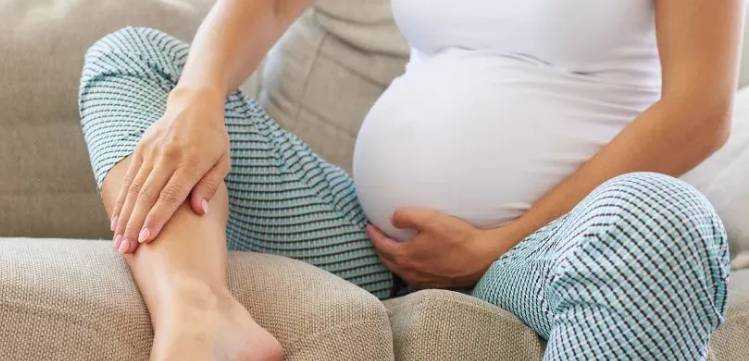 Почему при беременности болят ноги ниже колена?
