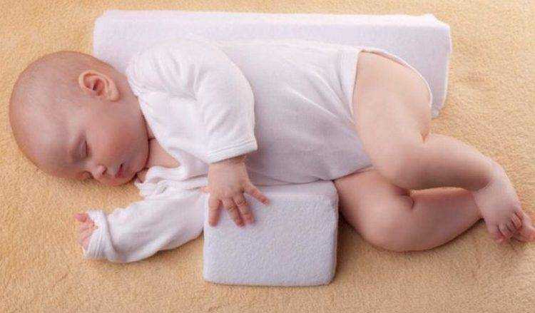 Как уложить спать новорожденного и грудничка?
