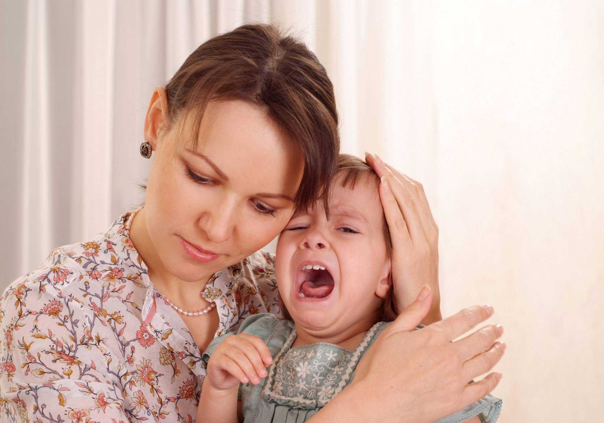 Как быстро успокоить плачущего ребенка?