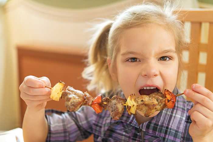 Ребенок не есть мясо. что делать и чем заменить?