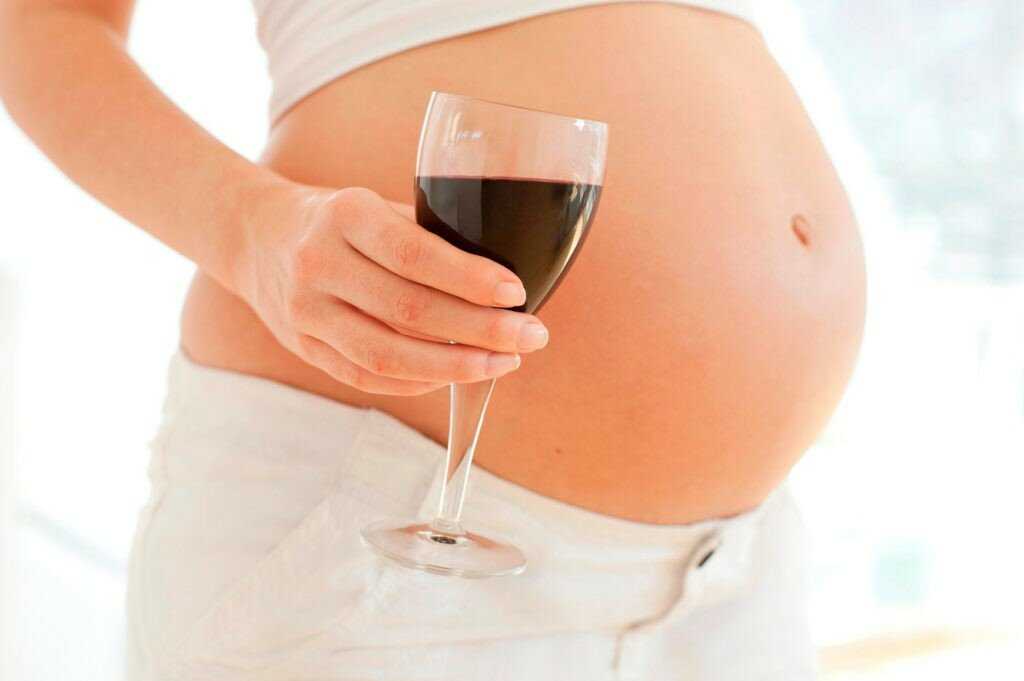 Белое и красное вино при беременности: польза и вред