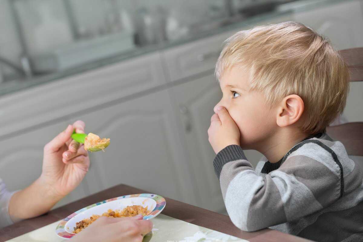 Почему ребенок плохо ест в 3 года: причины и рекомендации