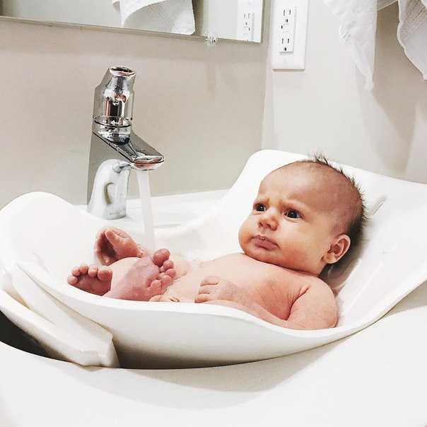 Как купать новорожденного ребенка первый раз дома | уроки для мам