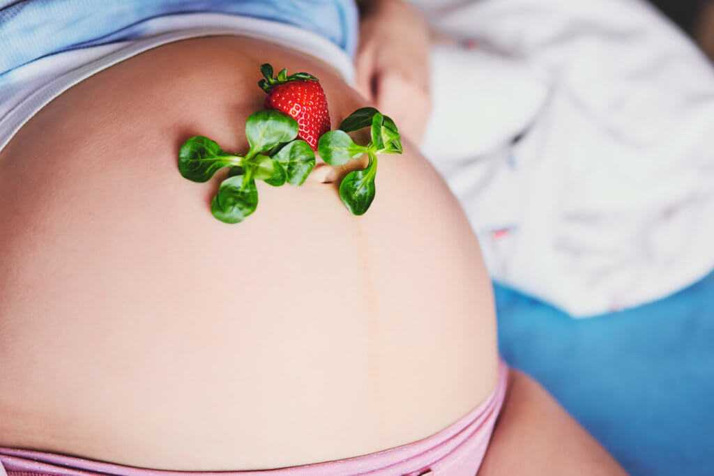 Земляника при беременности — польза, противопоказания и риски употребления
