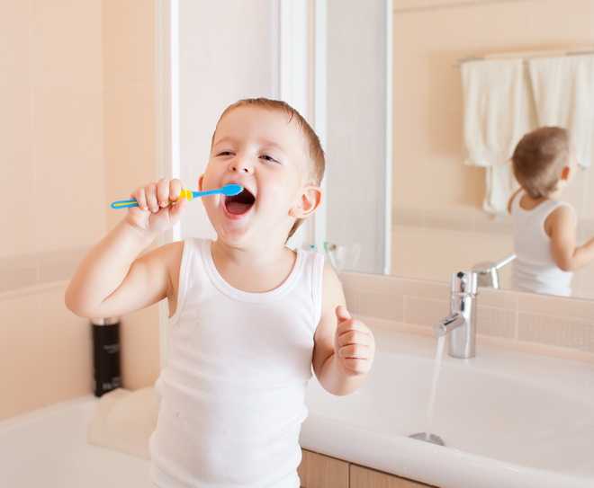 Как научить ребенка чистить зубы | уроки для мам
