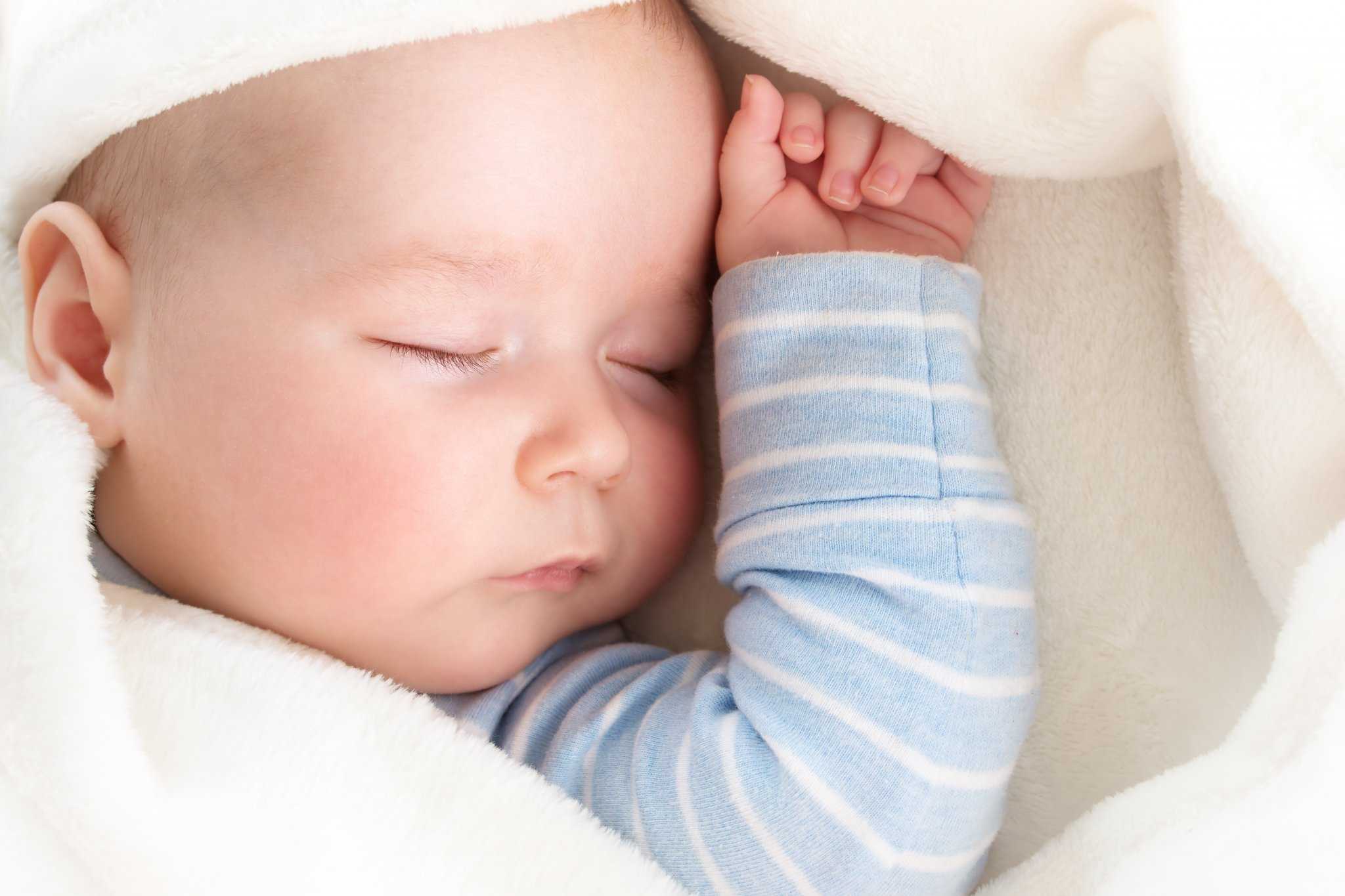 Ребенок плохо засыпает вечером и днем – какие причины и что делать 2020