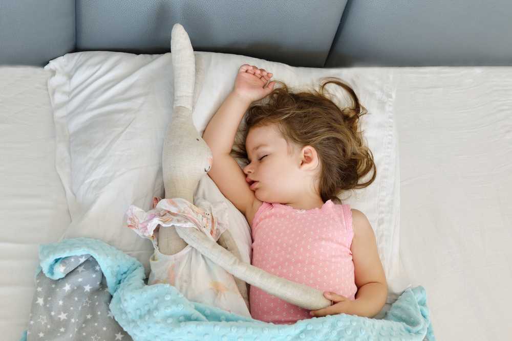 Детская кроватка: что внутри? матрас, пеленки, позиционер. кроватка для новорожденного