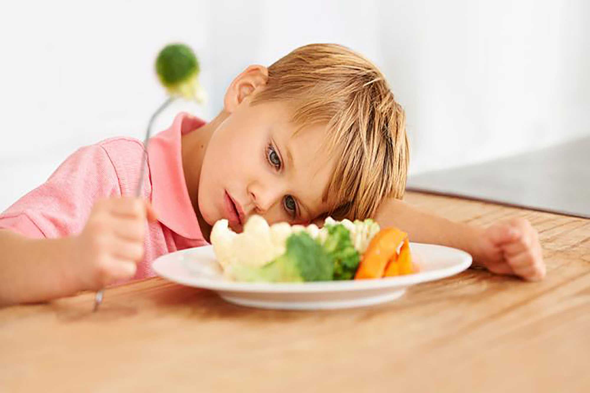 Ребенок не хочет есть. как накормить ребенка после года? сколько раз в день кормить ребенка после года
