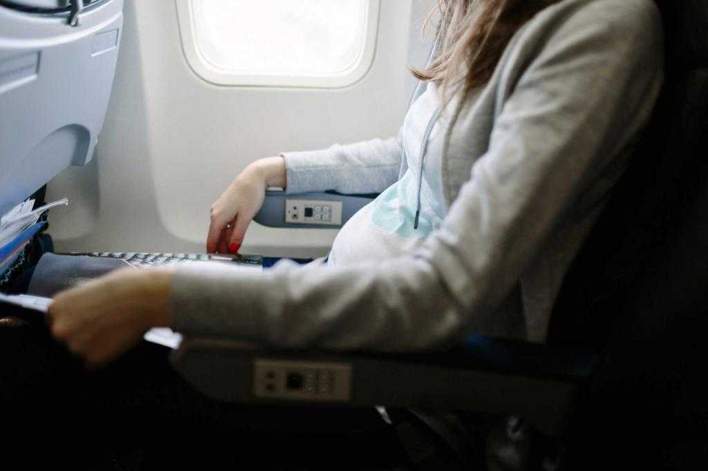 Перелёты во время беременности: как сделать путешествие комфортным