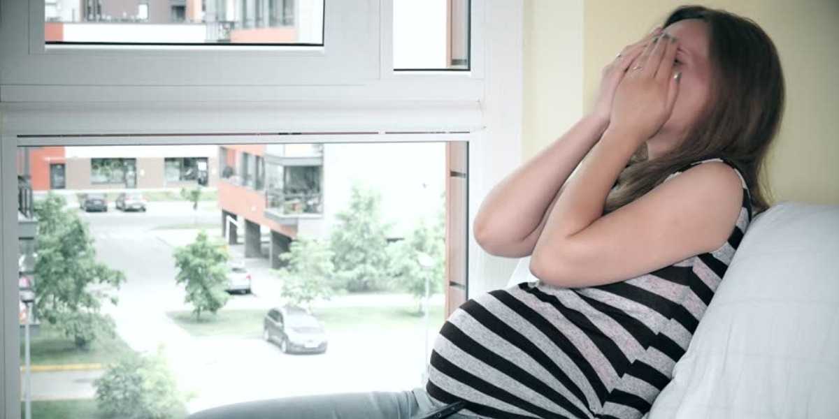 Почему беременные плачут. Одинокие беременные женщины.