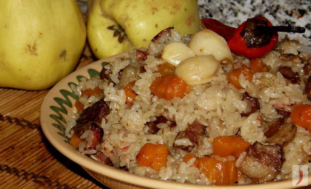 Плов с фруктами рецепт. Плов с айвой. Плов с айвой и мясом. Плов с айвой и нутом. Плов с курдюком.