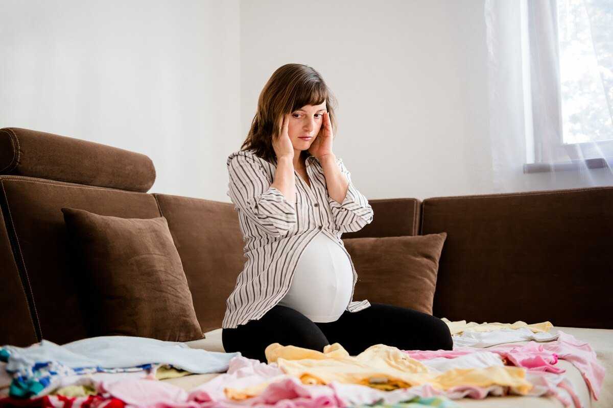 Выделение молозива без беременности: причины, симптомы, лечение и профилактика