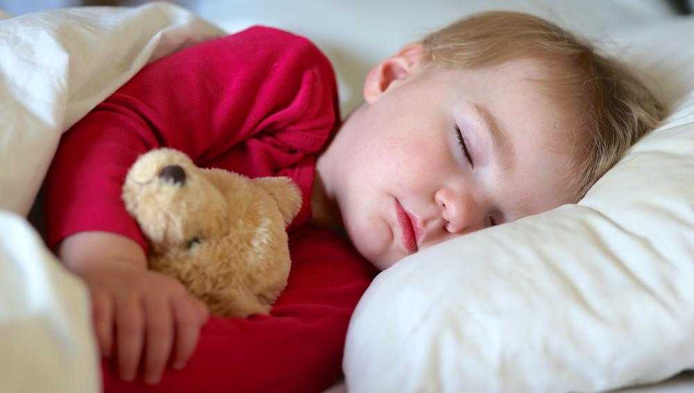 Ребенок боится ложится спать один в комнате — что делать? — психологический центр инсайт