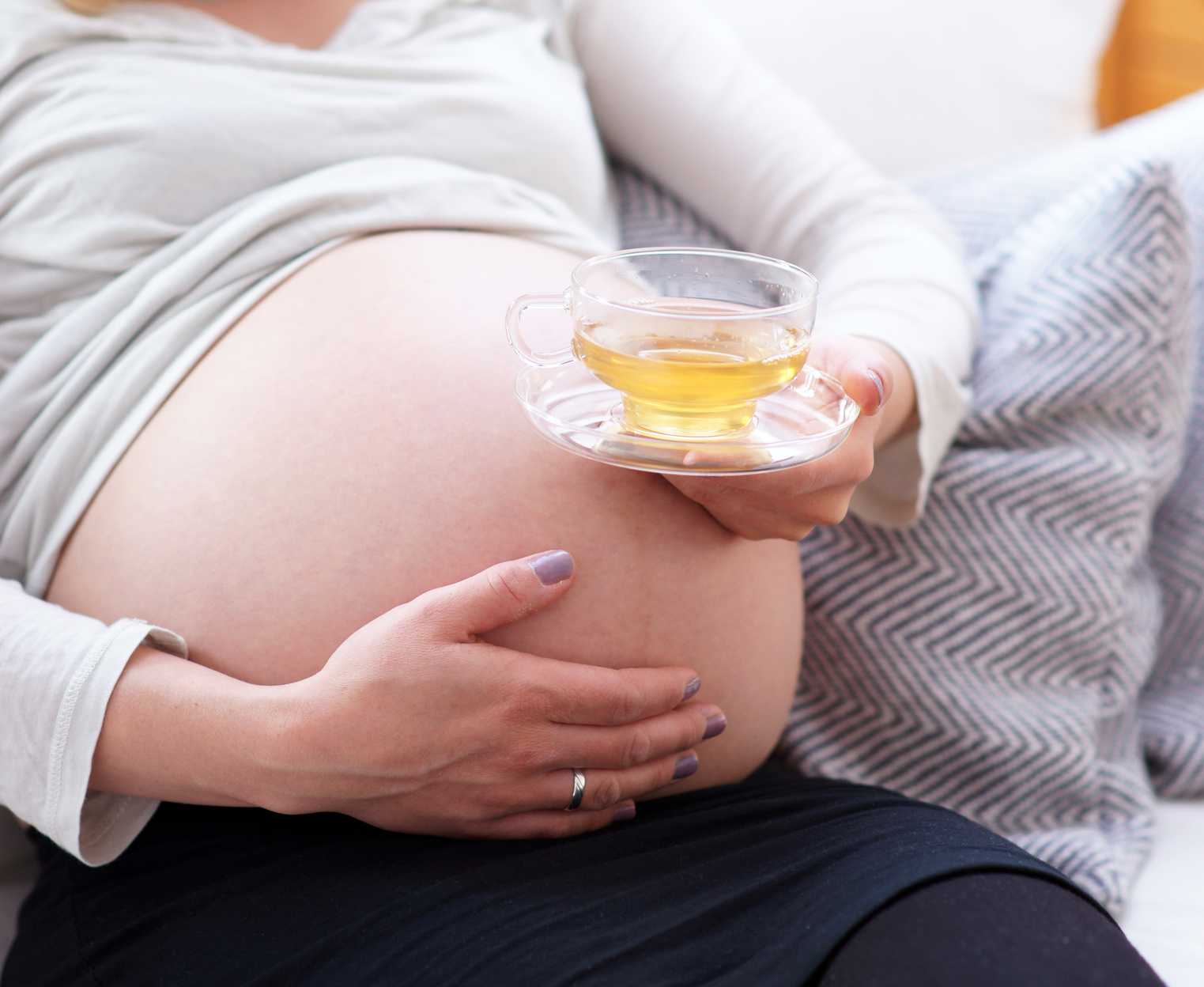 Можно ли пить чай с медом при беременности?