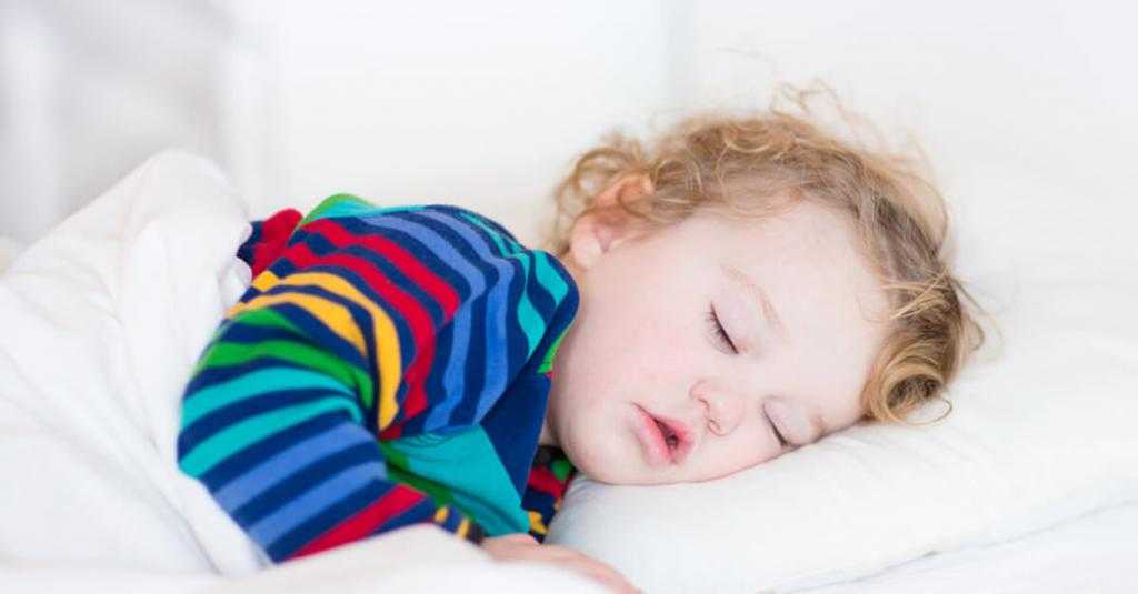 Новорожденный плохо спит: что делать родителям