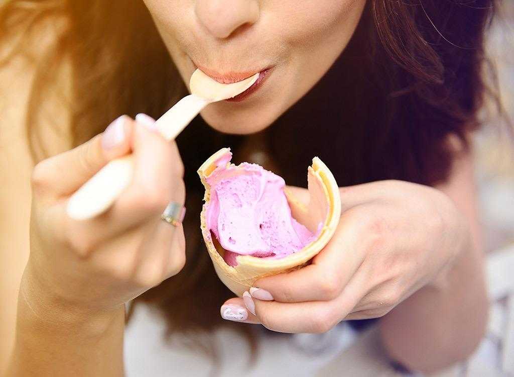 Мороженое при беременности: правила выбора и употребления десерта