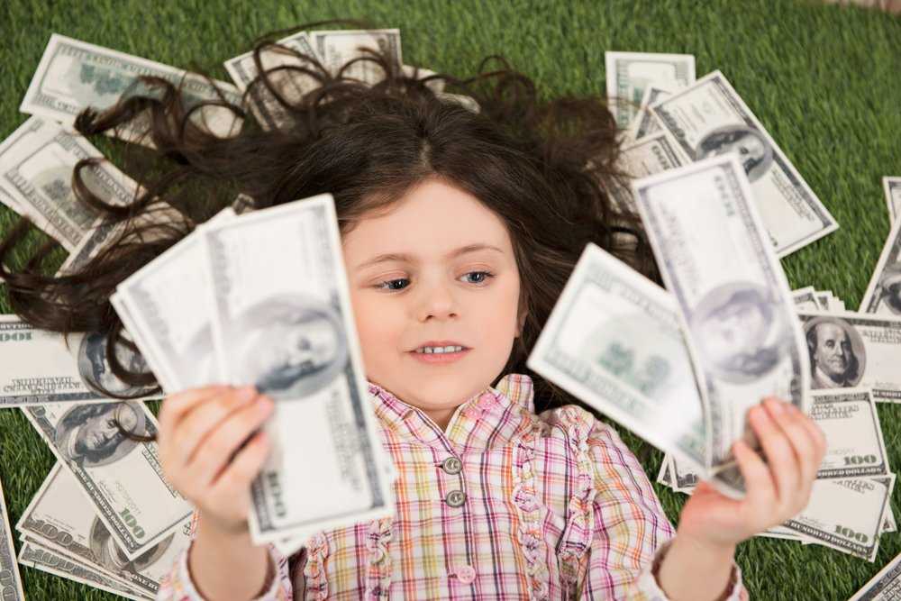Экономика обмана. Дети и деньги. Дети родители деньги. Ребенок просит деньги. Деньги от родителей.