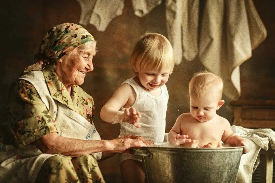 Правильно ли, что для бабушек внуки роднее, чем дети