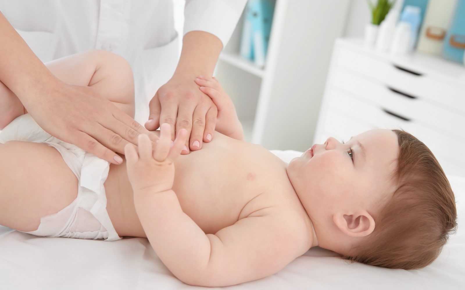 Почему у новорожденного ребенка болит живот: что делать