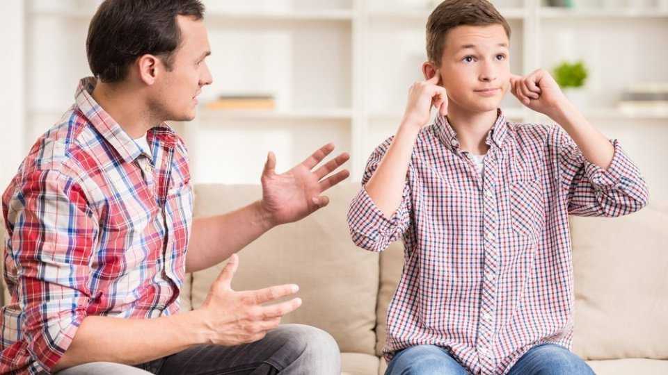 Как говорить с подростком, если он грубит и не хочет общаться
